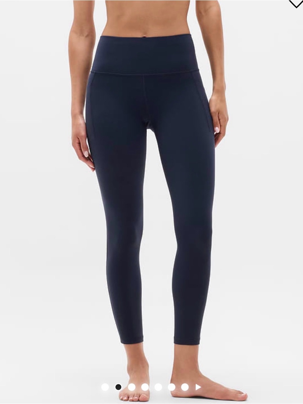 Athleta Salutation Stash 7/8 Tight in Navy